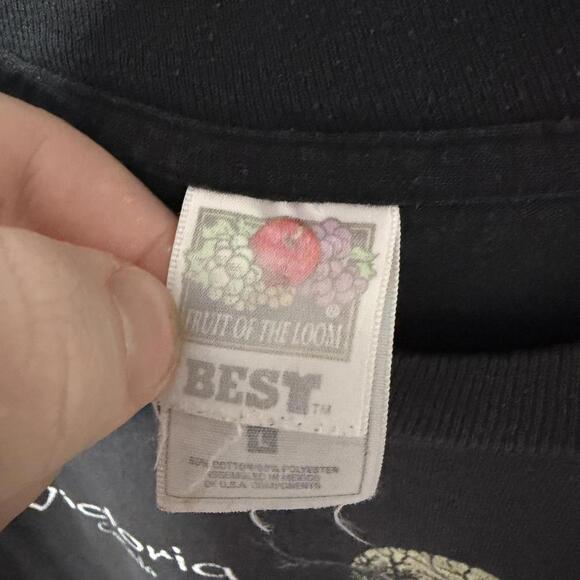 Victoria Canada black wolf graphic tee Size L #graphictee - Picture 3 of 4